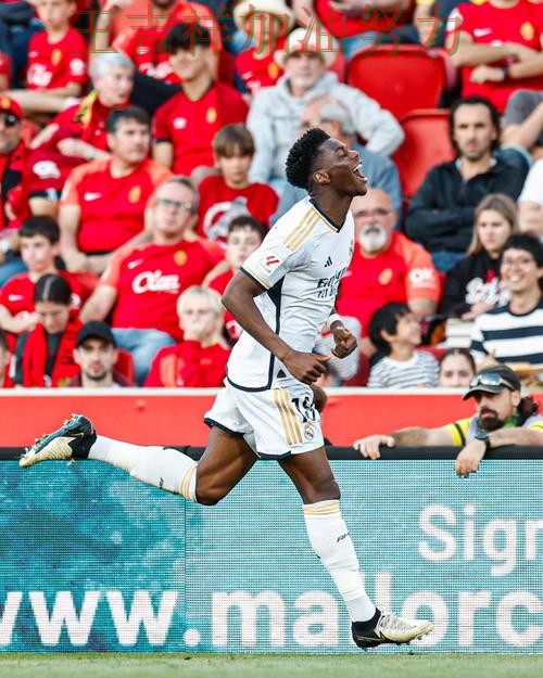 贝林厄姆单场高分成为全场焦点 主帅用人思路受到讨论 贝林厄姆单场高分成为全场焦点 主帅用人思路受到讨论